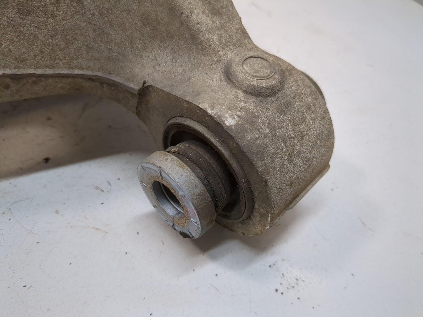 Рычаг задний левый