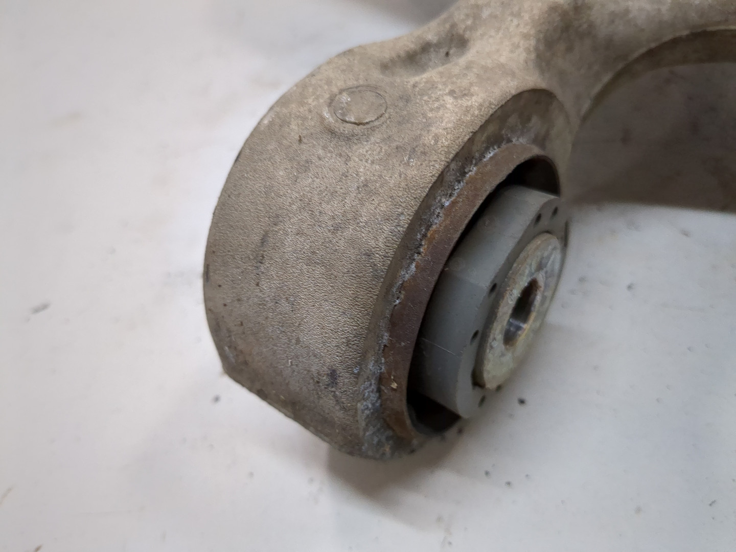 Рычаг задний левый