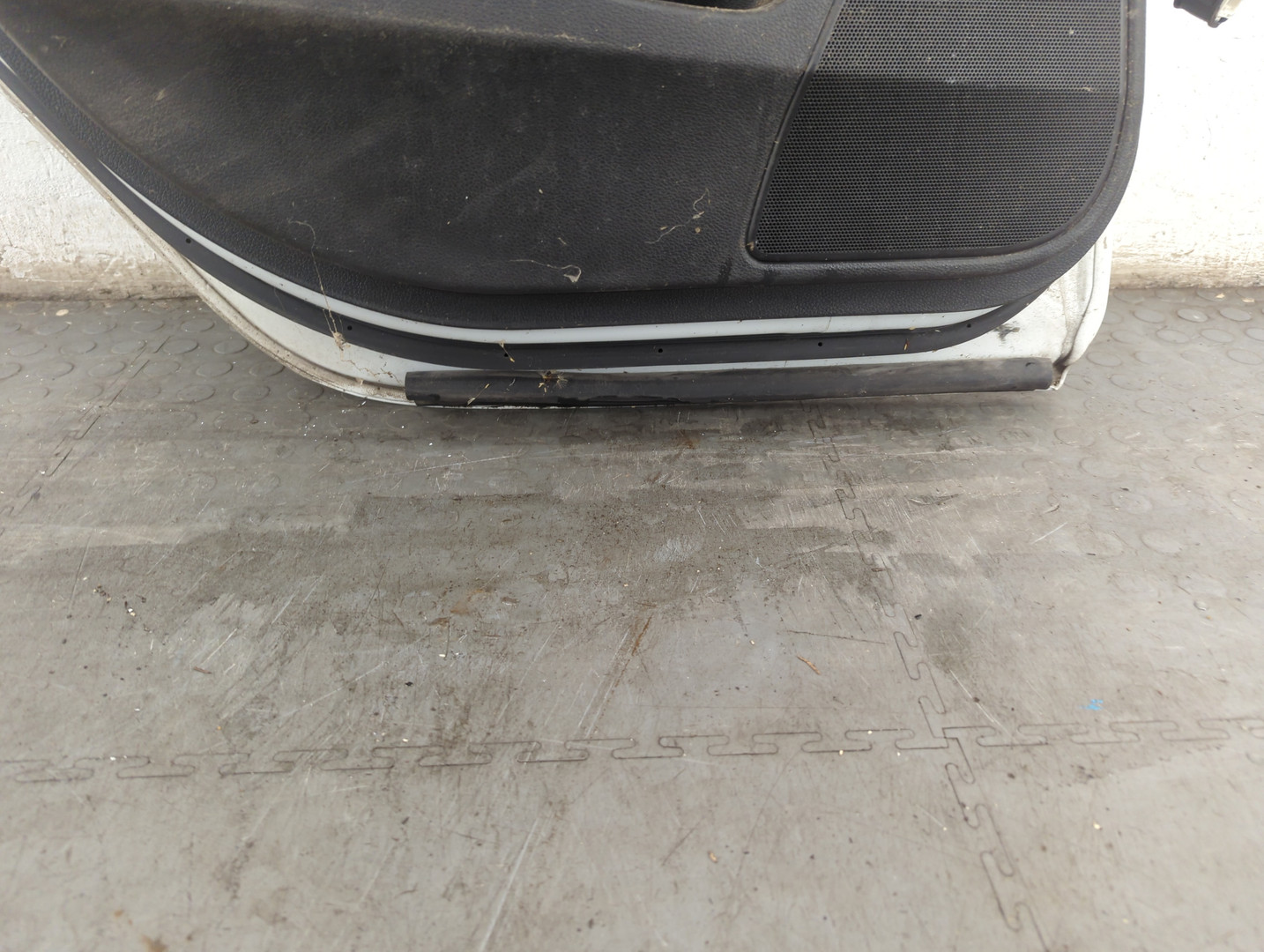 Дверь задняя левая