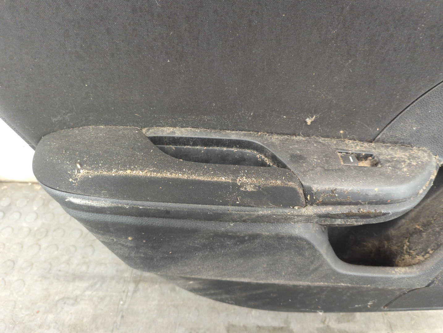 Дверь задняя левая