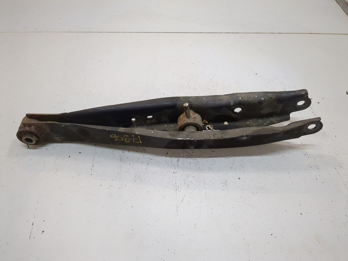 Рычаг задний