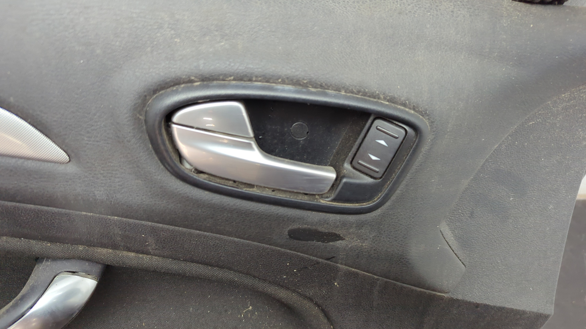 Дверь передняя левая