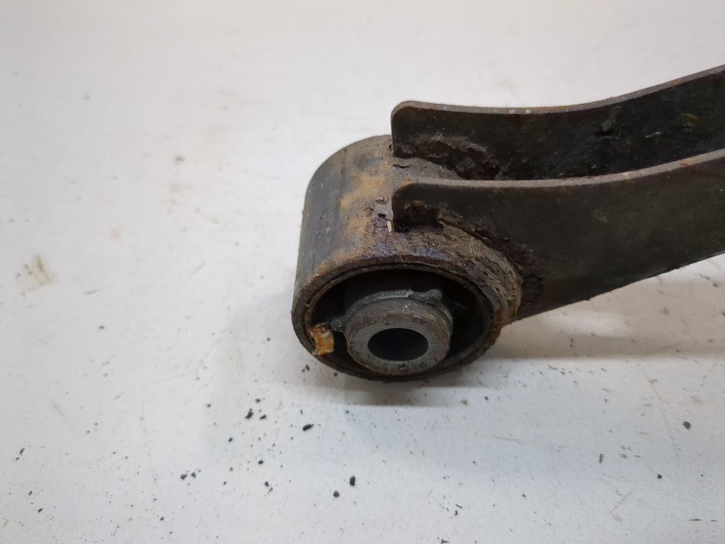 Рычаг задний