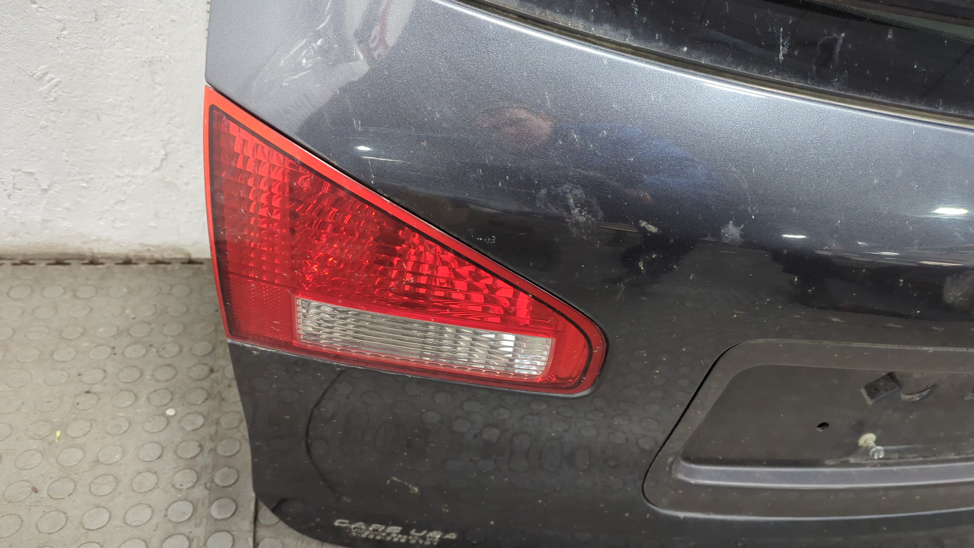 Дверь багажника