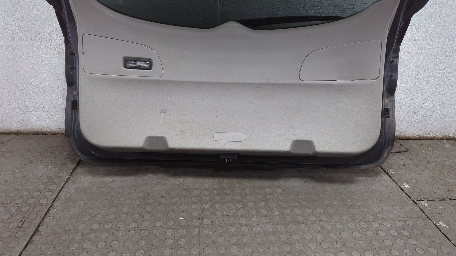 Дверь багажника