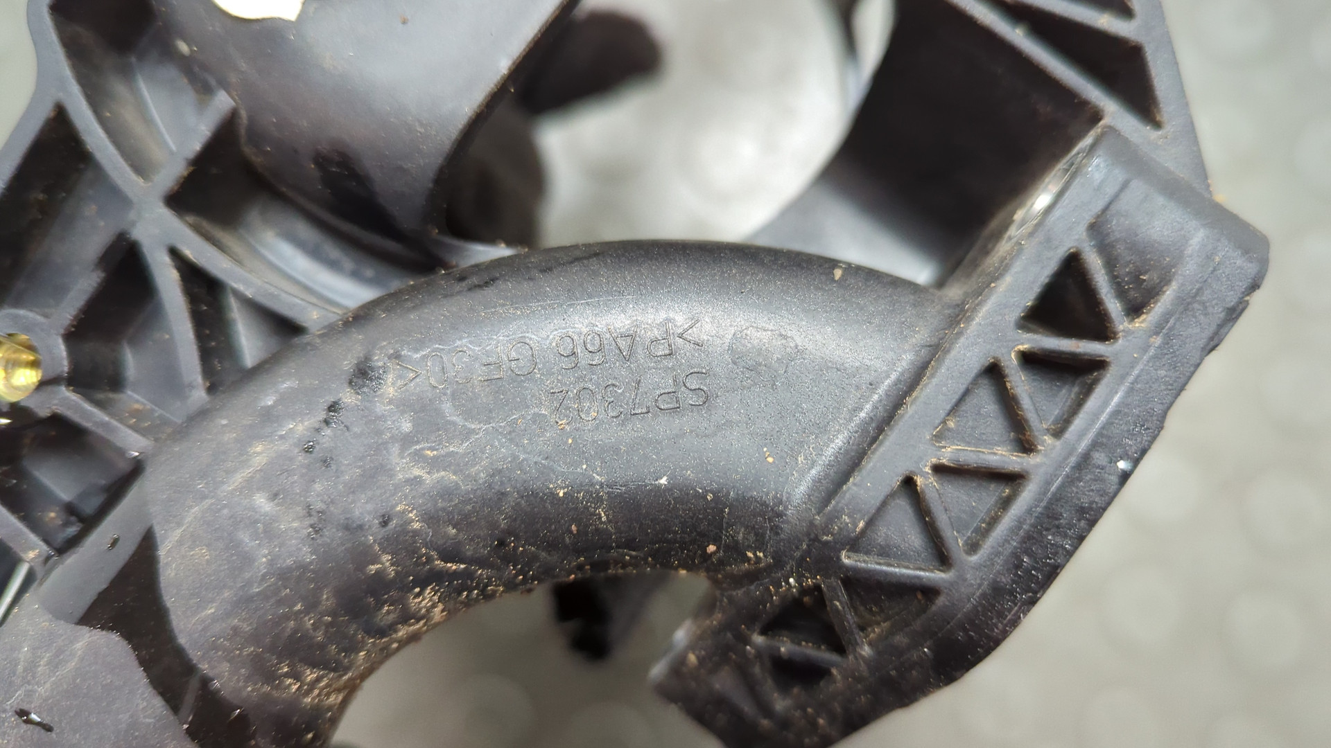 Кронштейн топливного фильтра