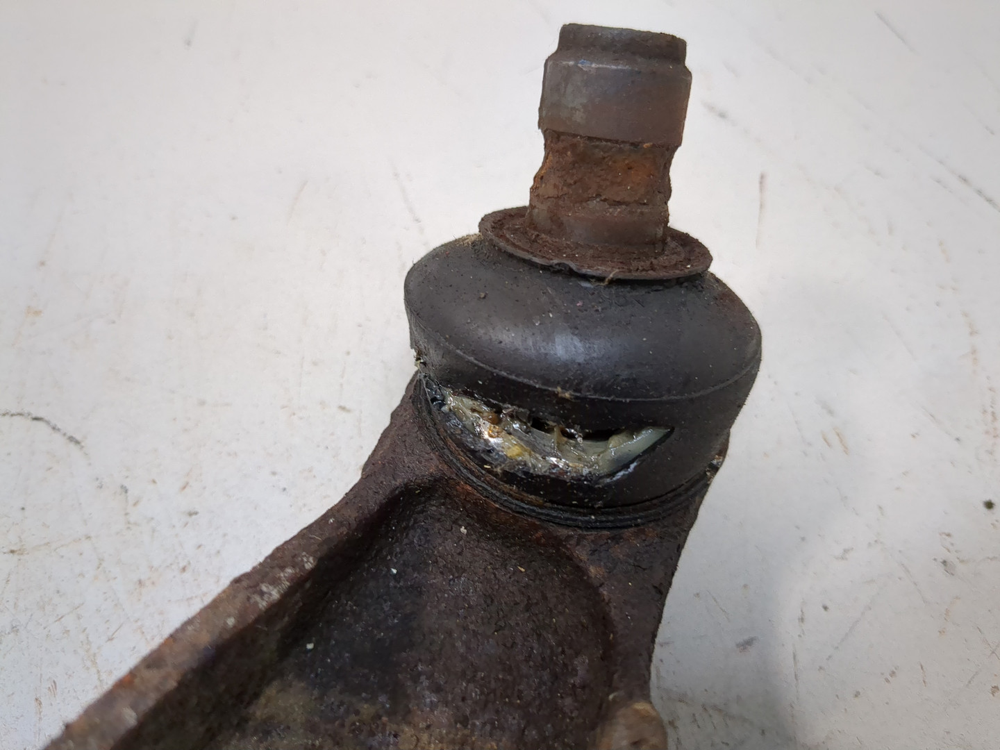 Рычаг задний правый