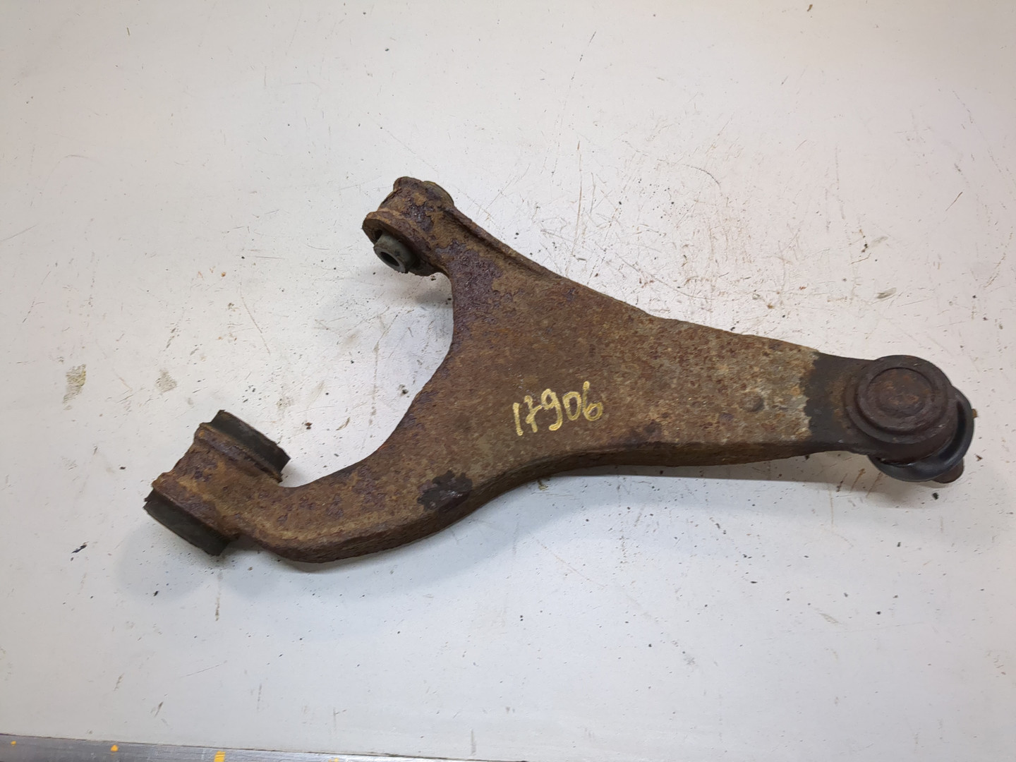 Рычаг задний правый