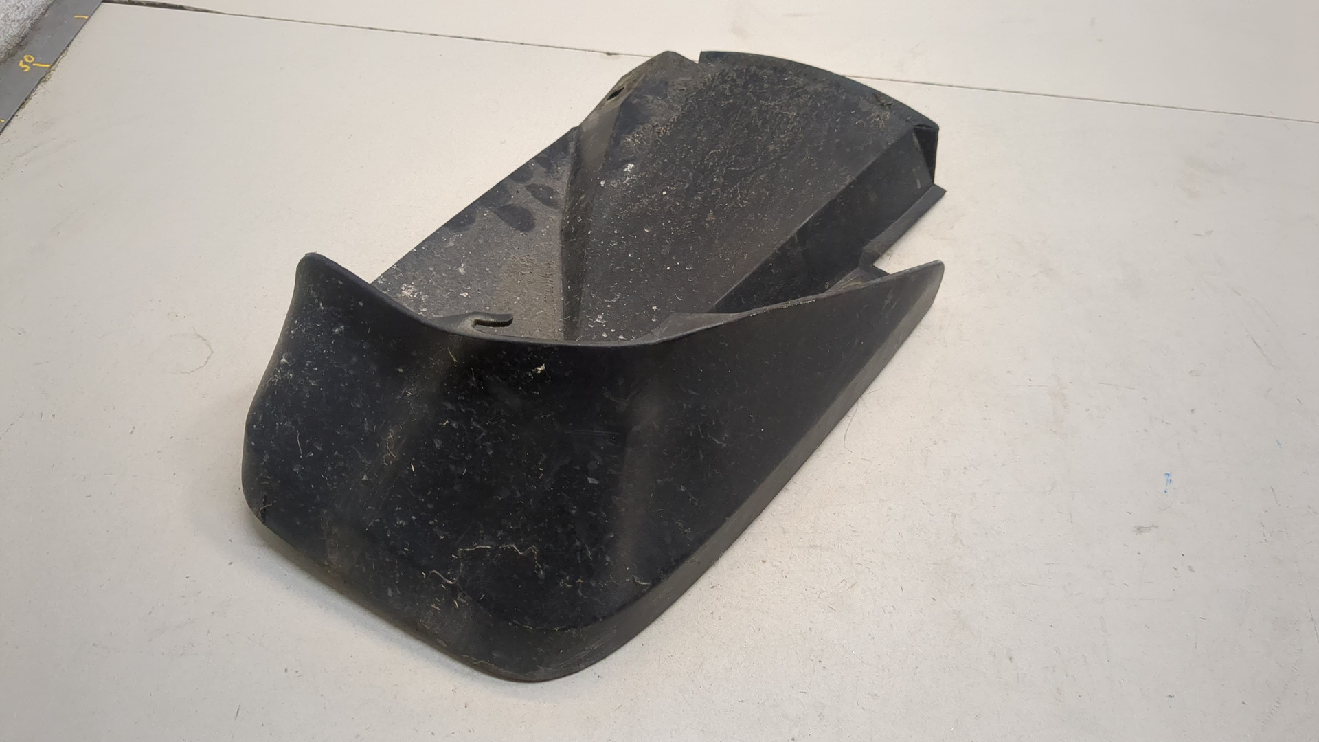 Брызговик задний правый