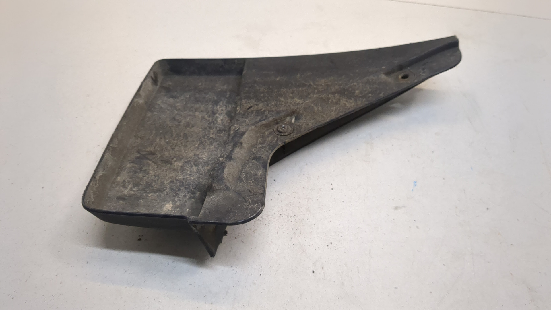 Брызговик задний правый