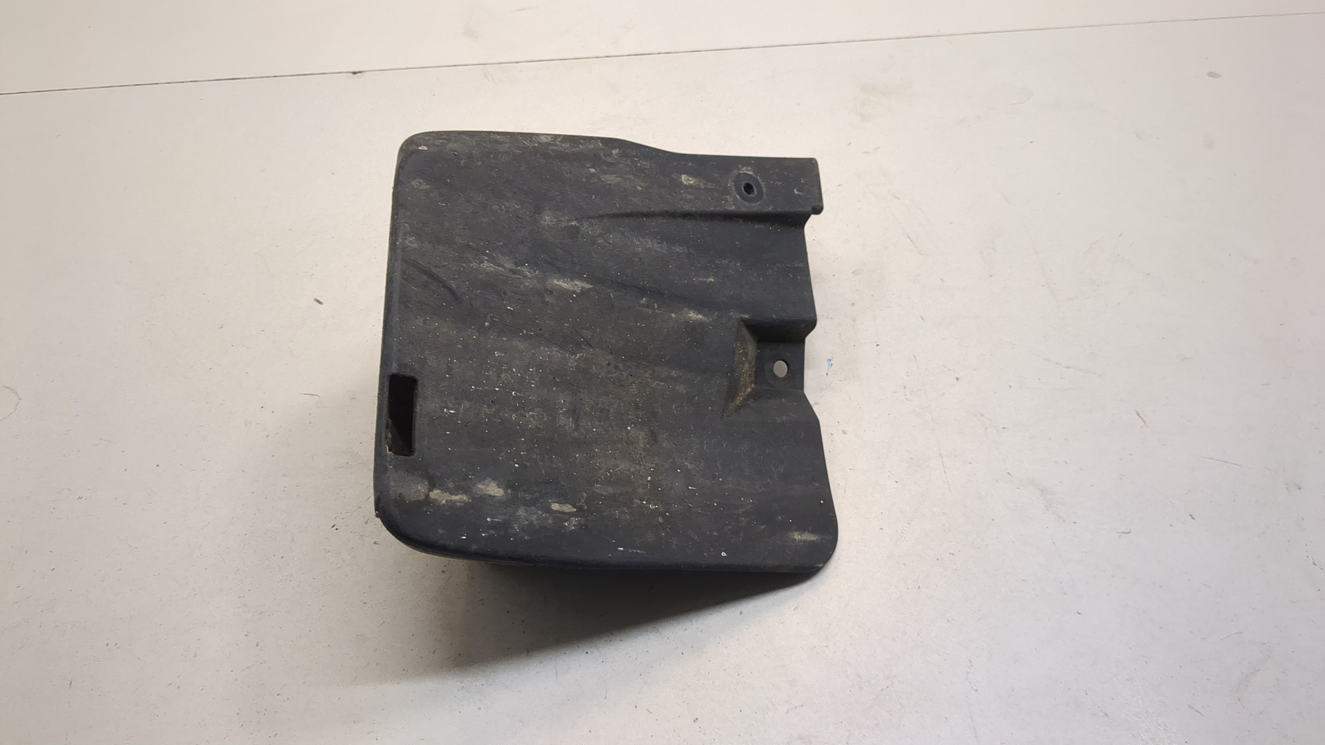 Брызговик задний правый