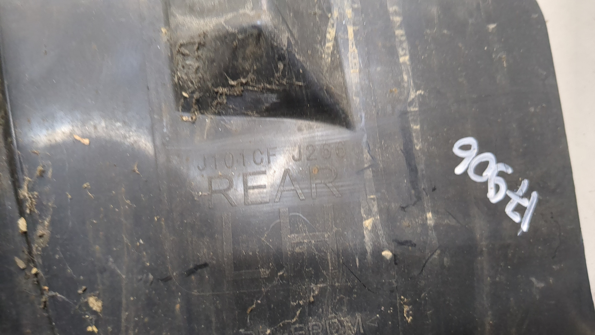 Брызговик задний левый