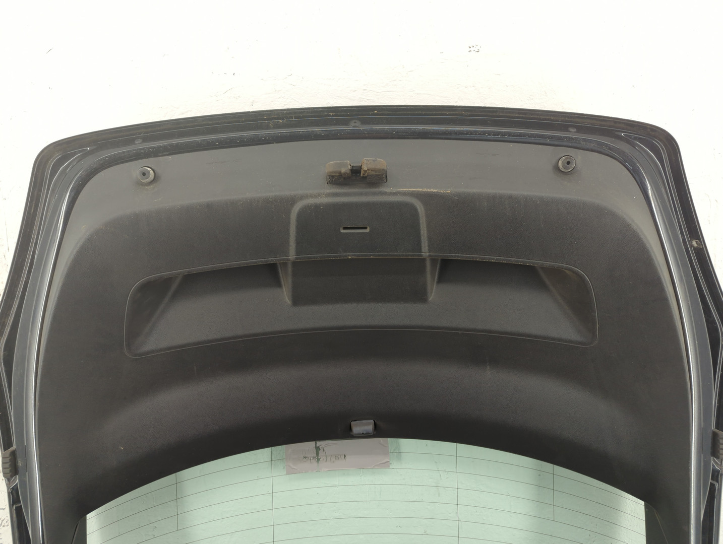 Дверь багажника