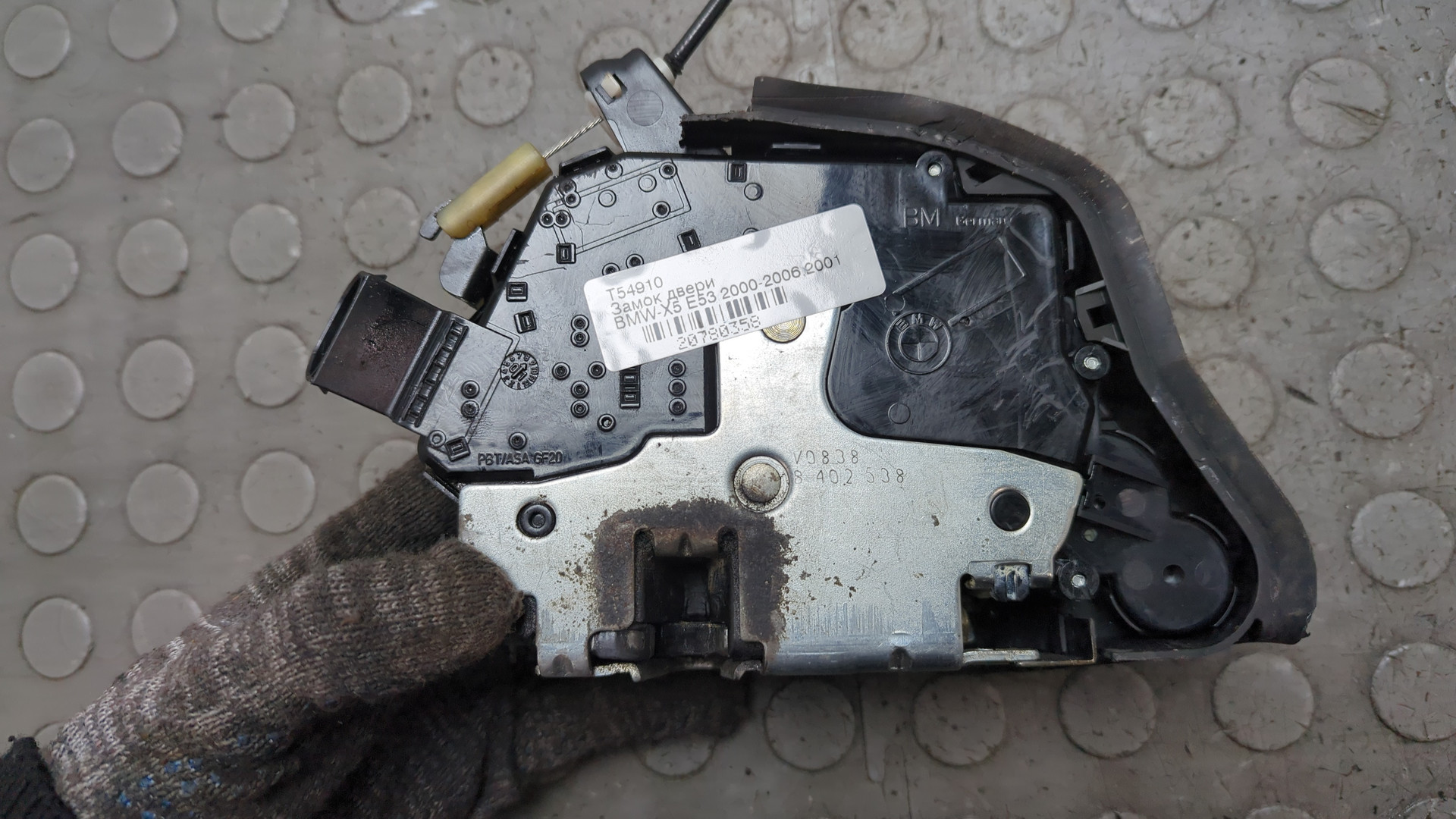 Замок двери передней правой