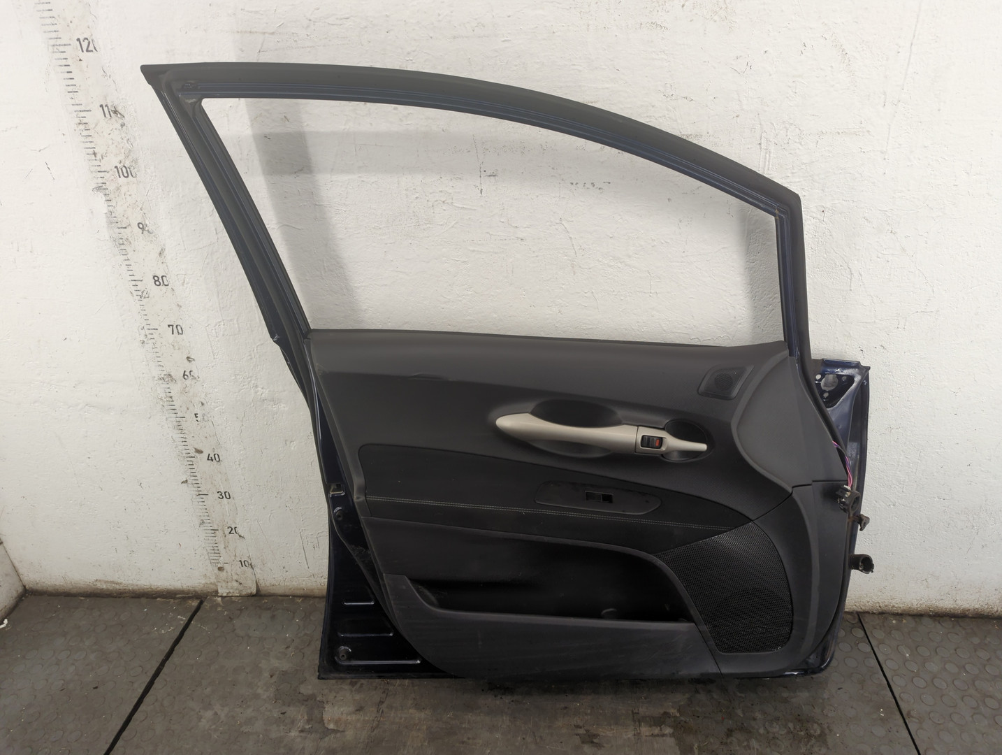 Дверь передняя левая