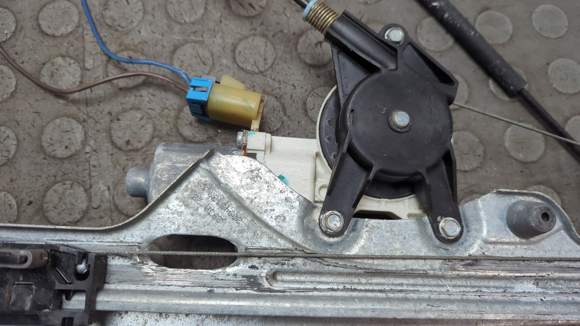 Стеклоподъемник электр. передний правый