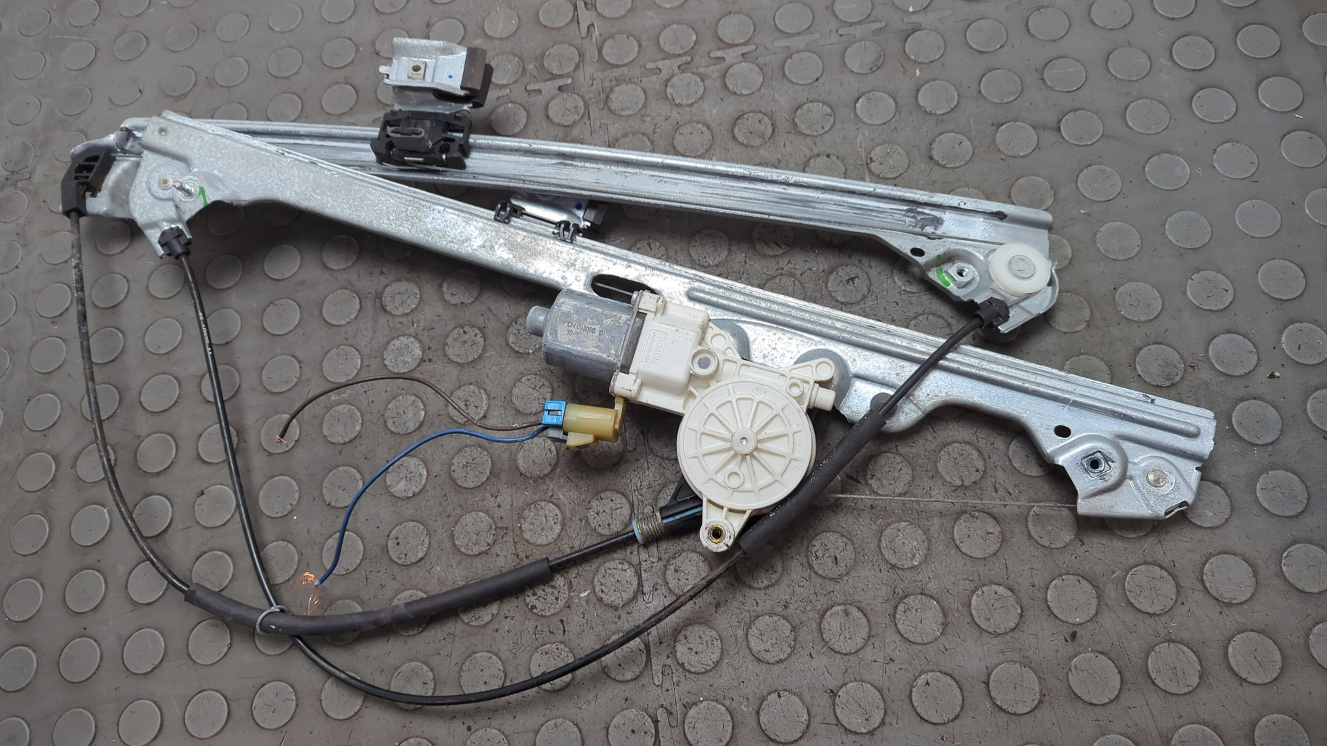 Стеклоподъемник электр. передний правый