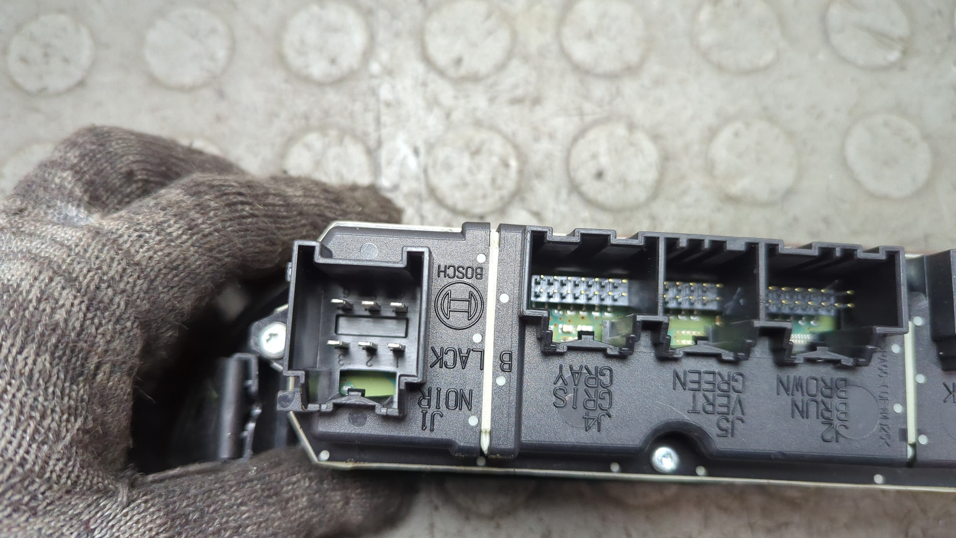 Кнопка стеклоподъемника