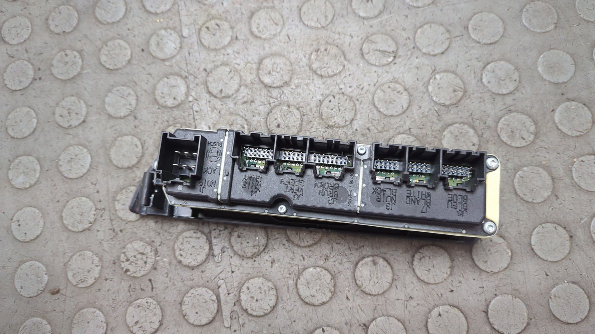 Кнопка стеклоподъемника