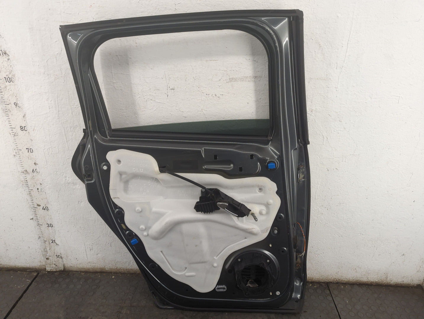 Дверь задняя левая