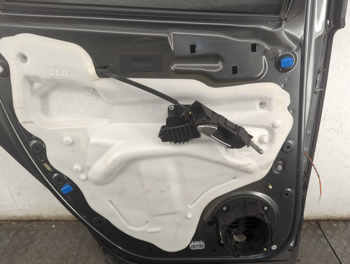 Дверь задняя левая