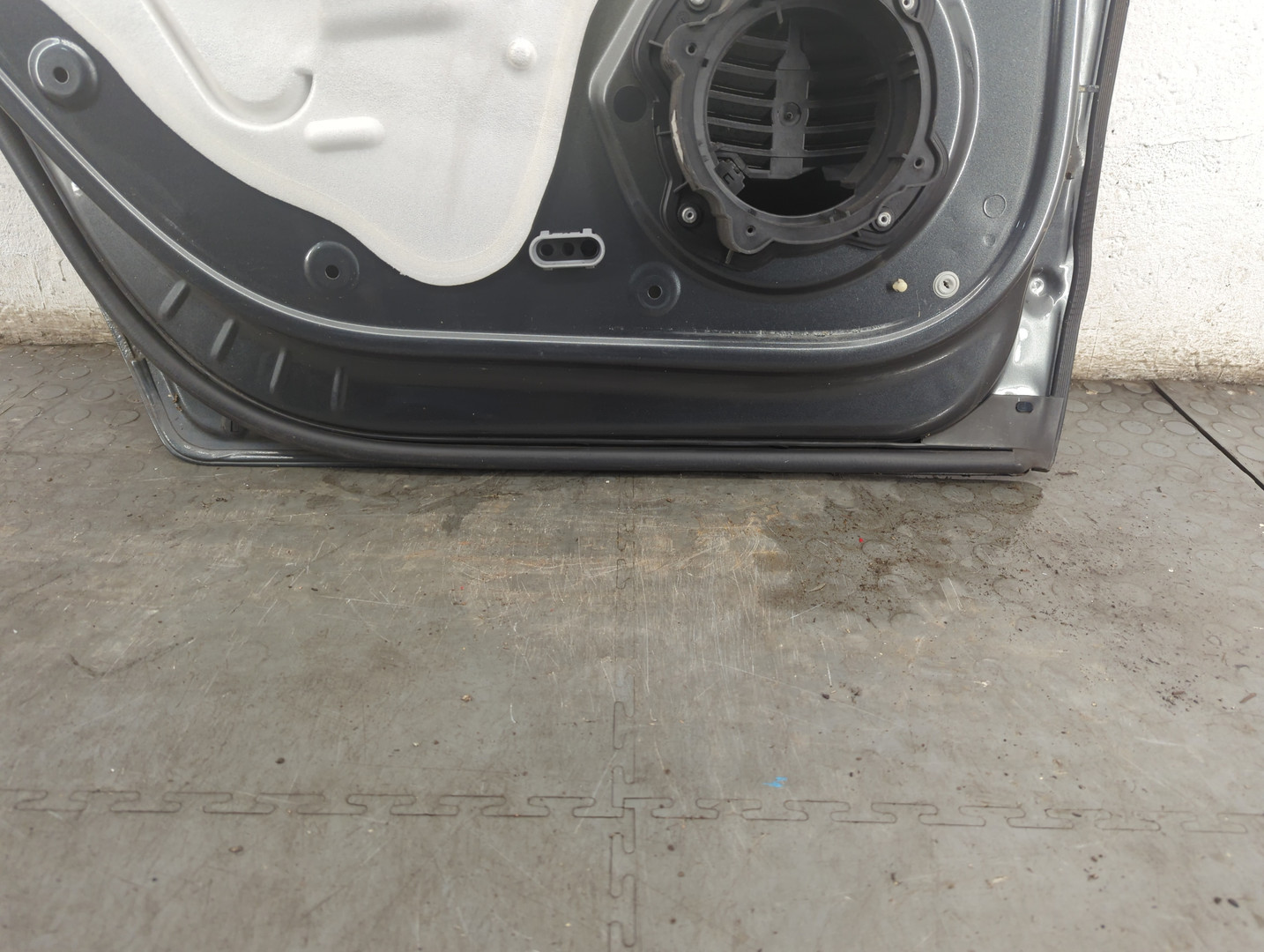 Дверь задняя левая