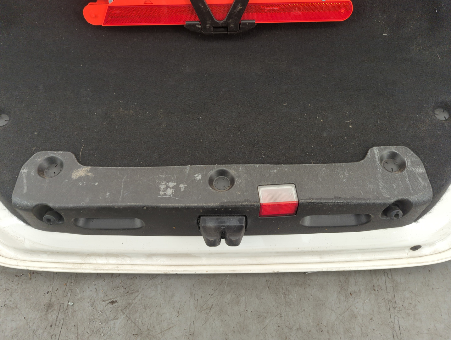 Дверь багажника