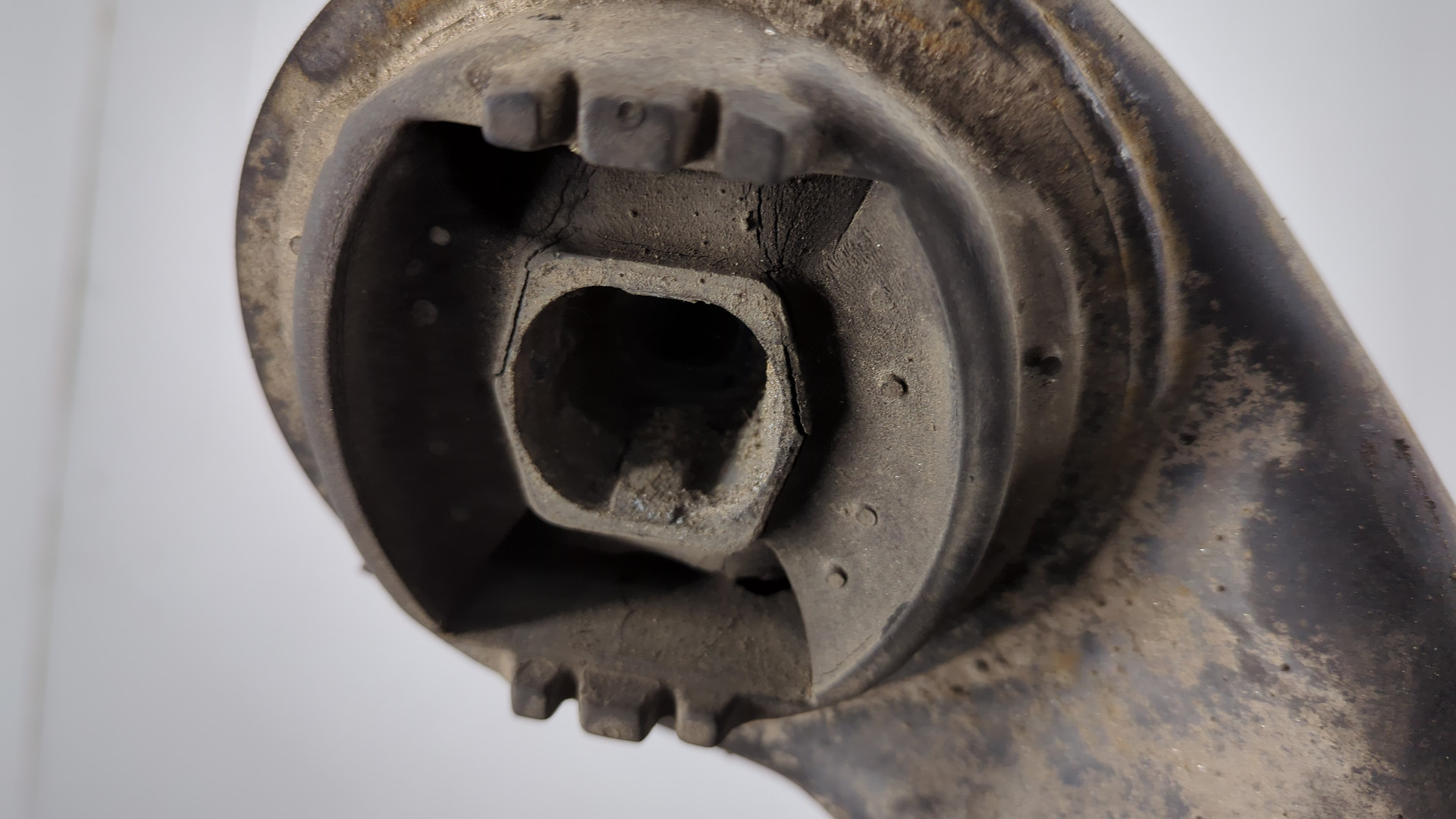 Балка задняя