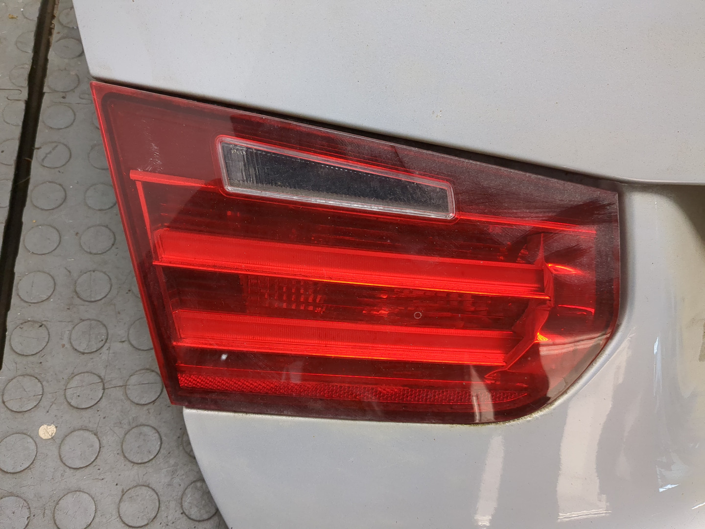 Дверь багажника