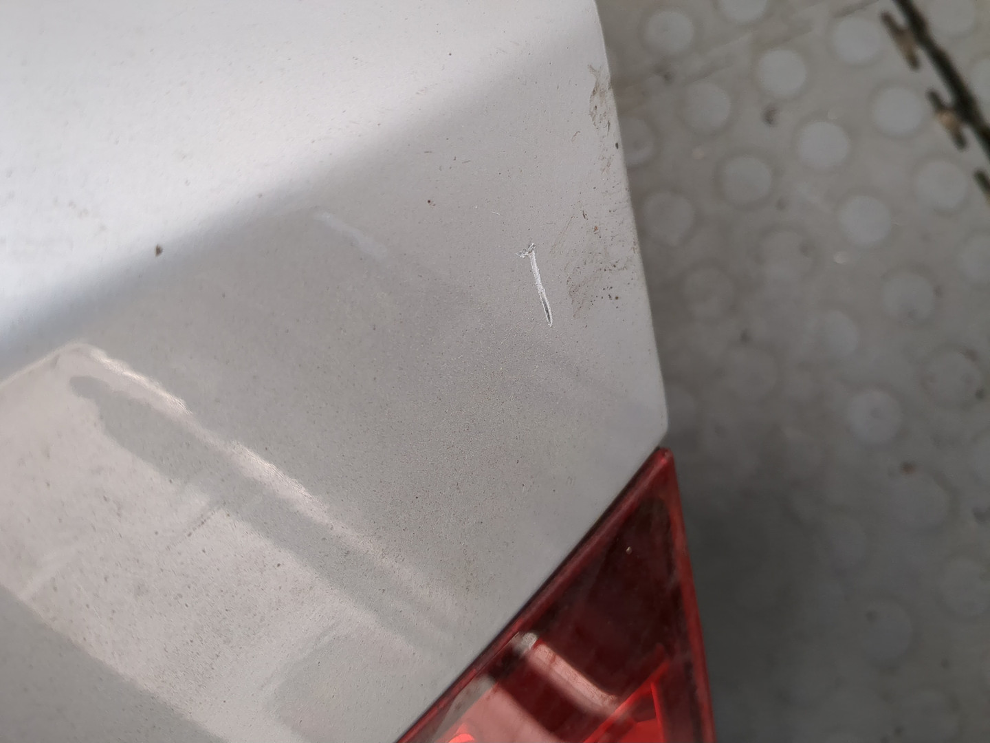 Дверь багажника