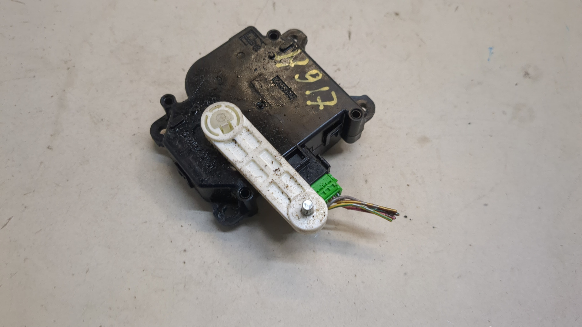 Моторчик заслонки печки