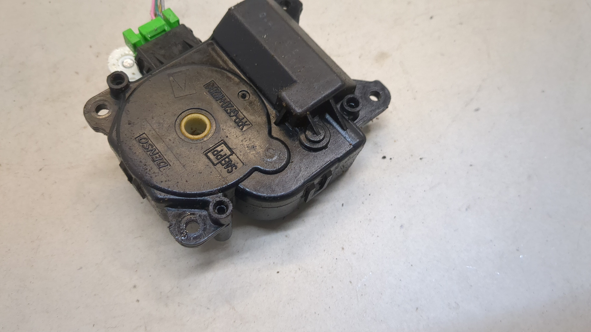 Моторчик заслонки печки