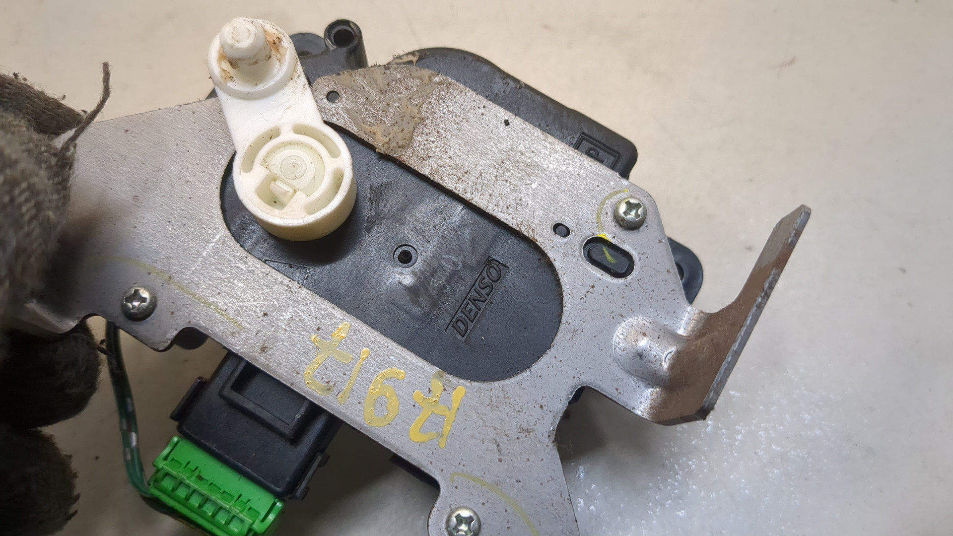 Моторчик заслонки печки