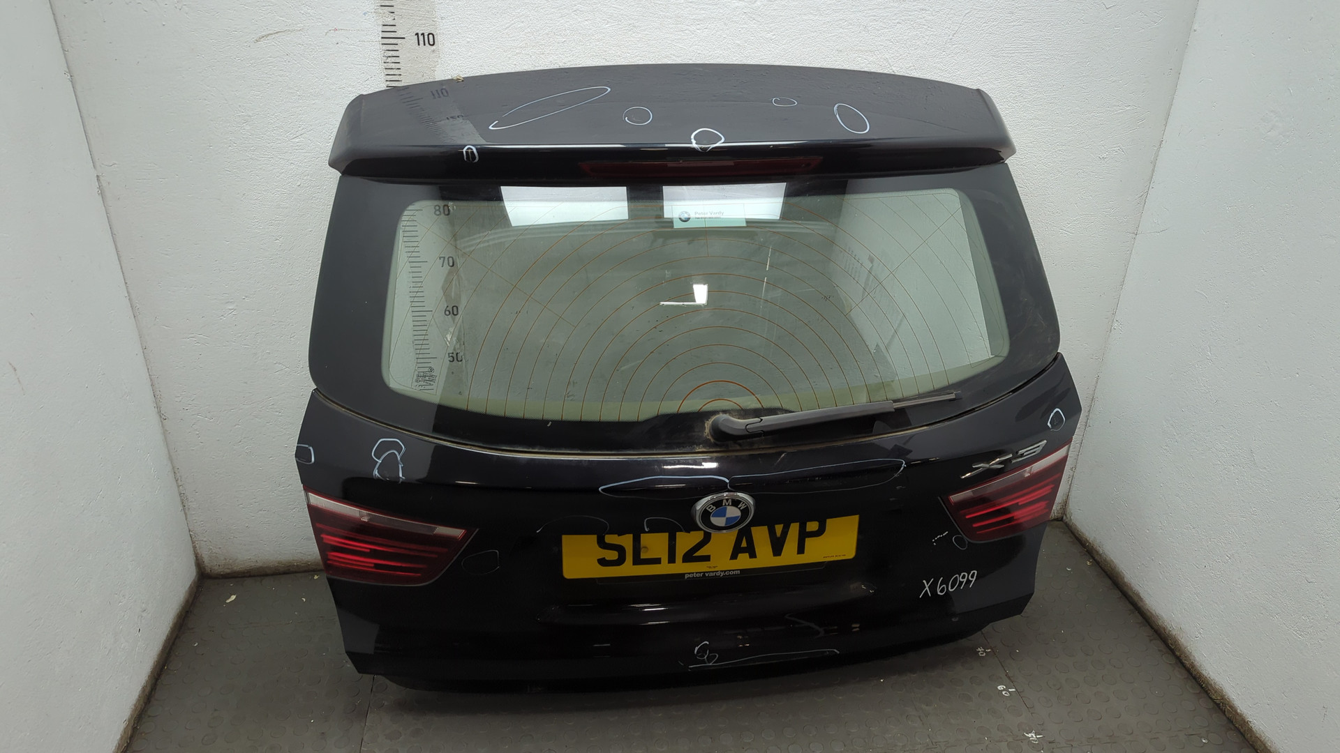 Дверь багажника