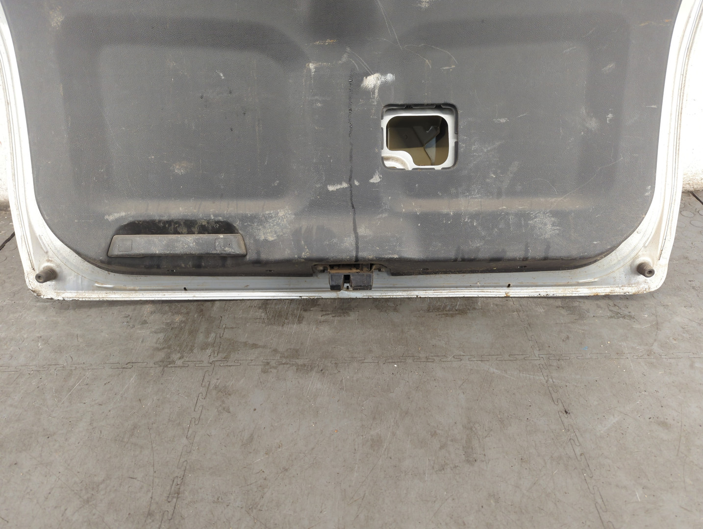 Дверь багажника