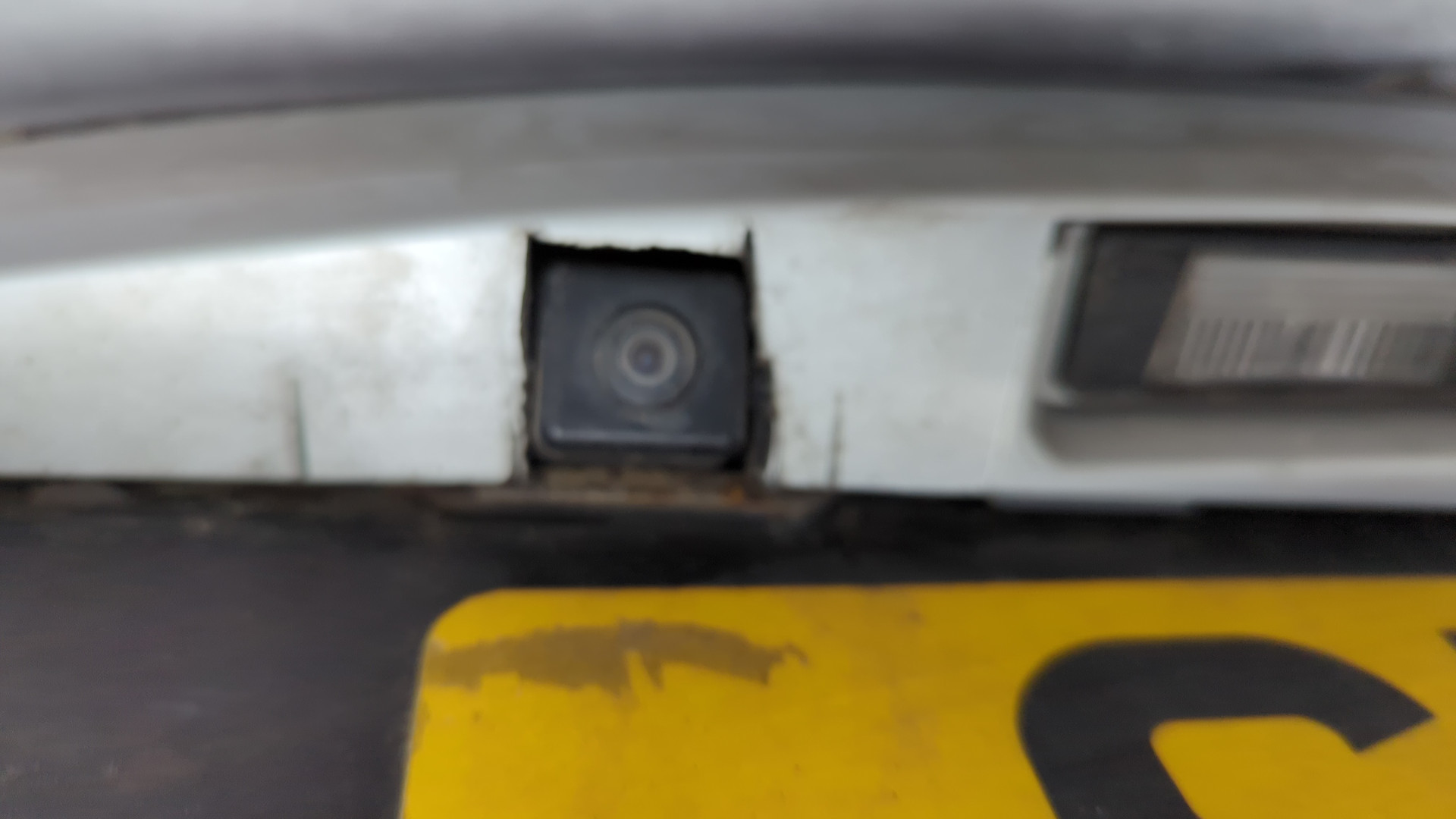 Дверь багажника