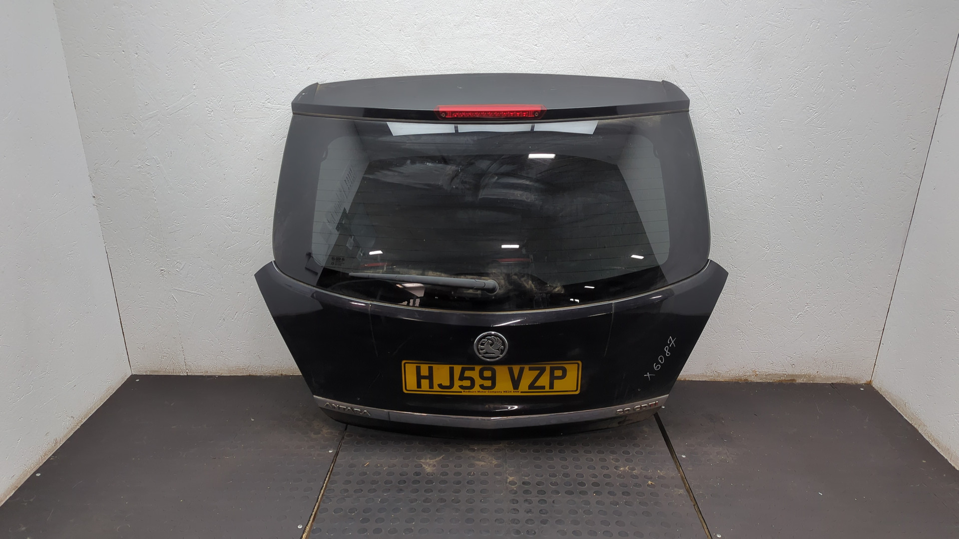 Дверь багажника