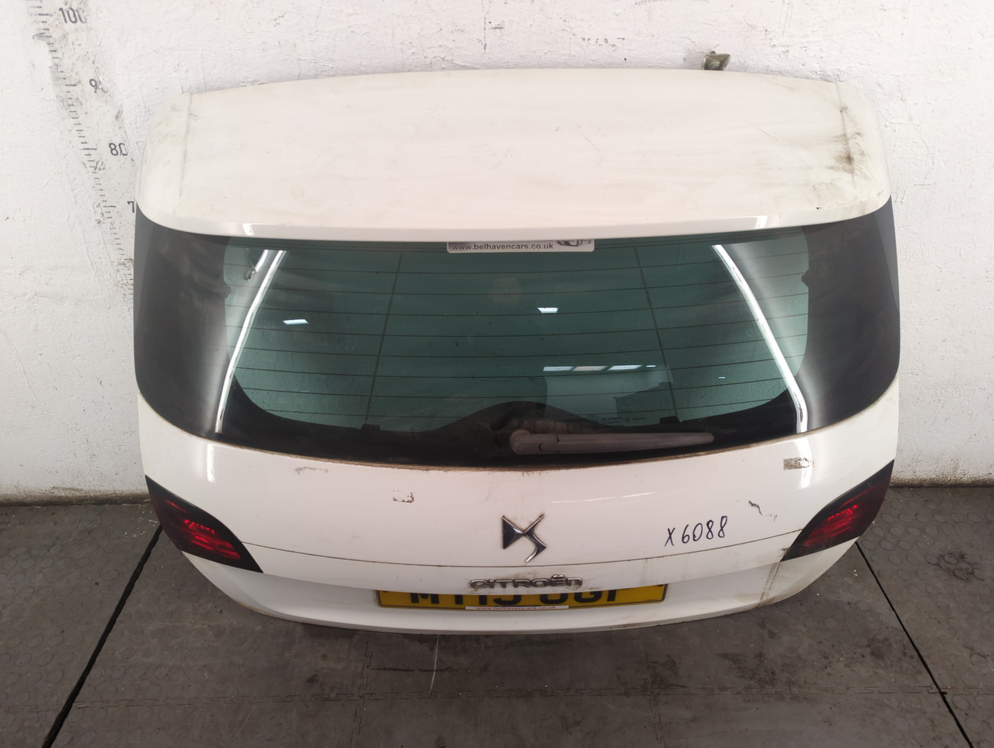 Дверь багажника