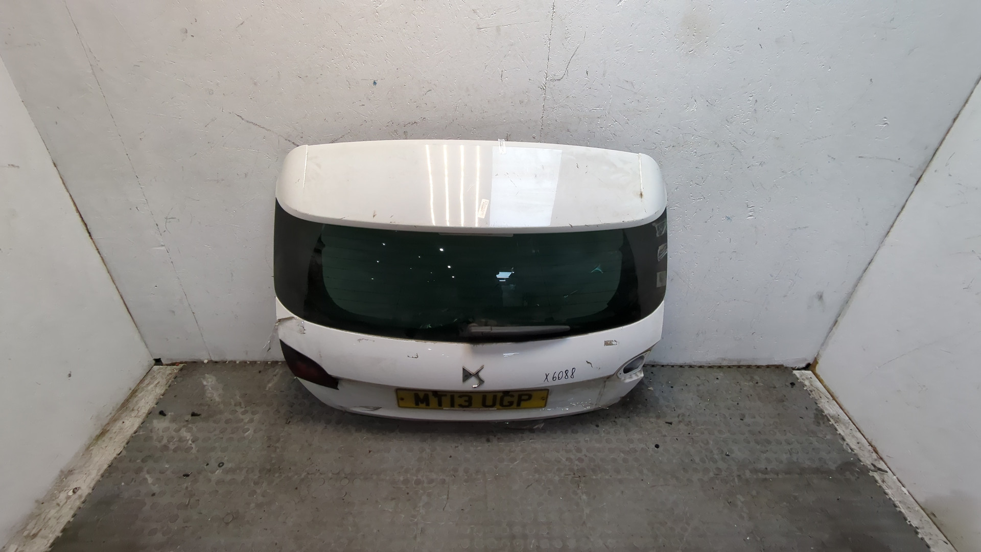 Дверь багажника