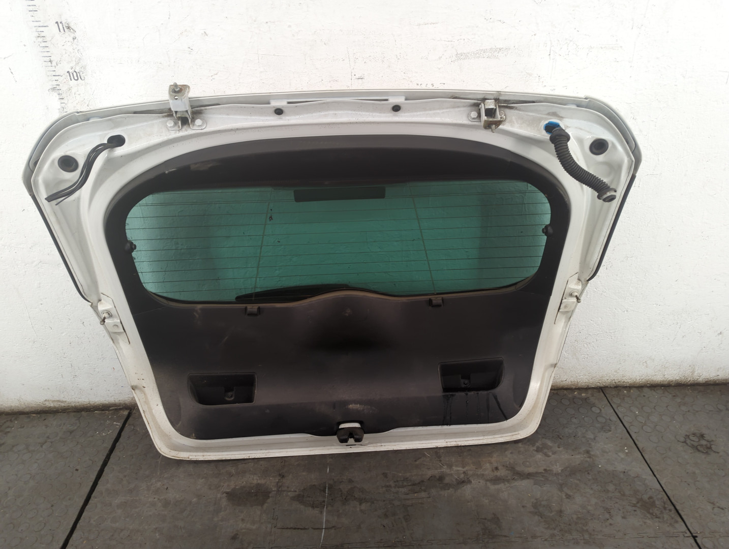 Дверь багажника