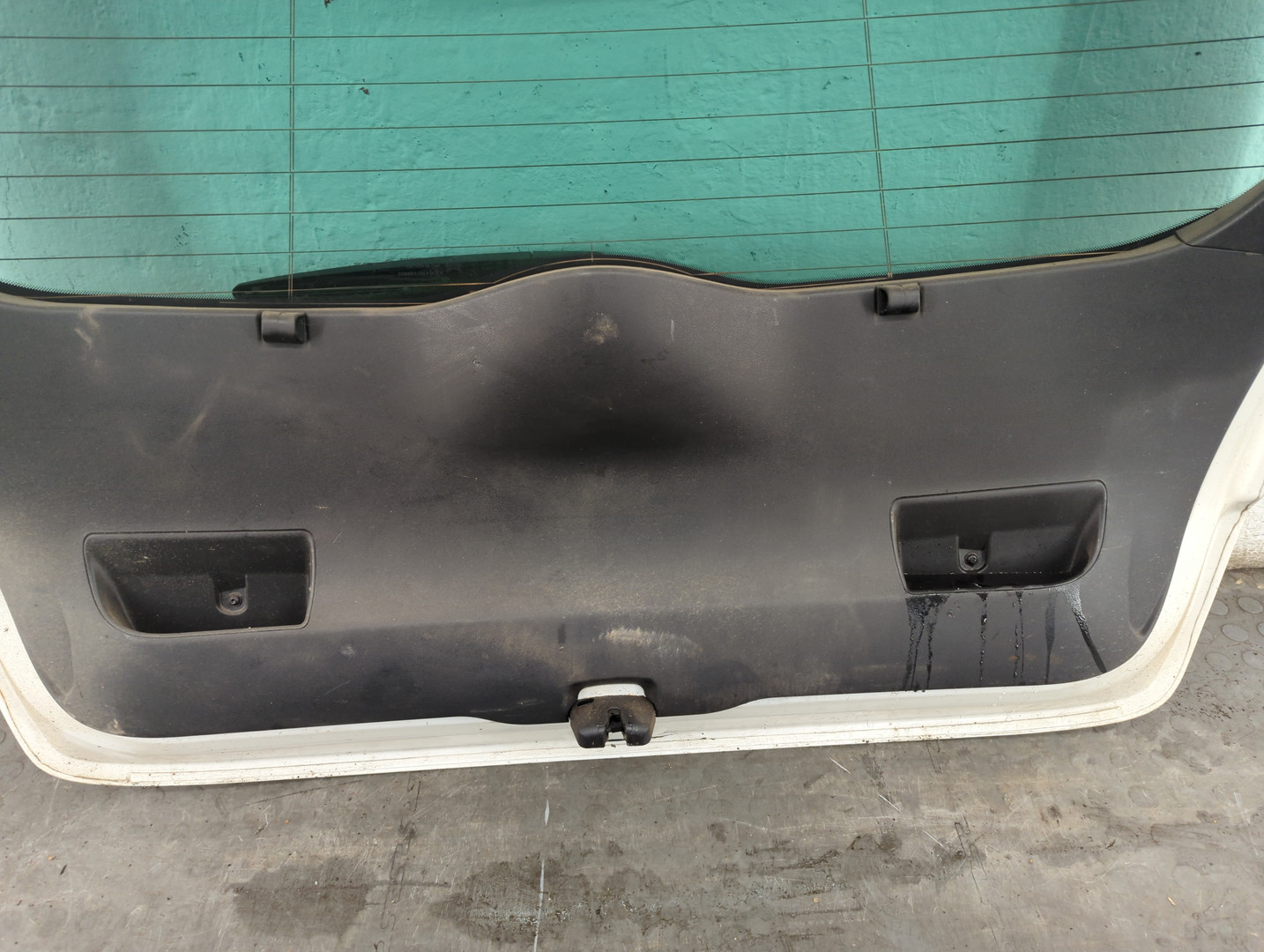 Дверь багажника