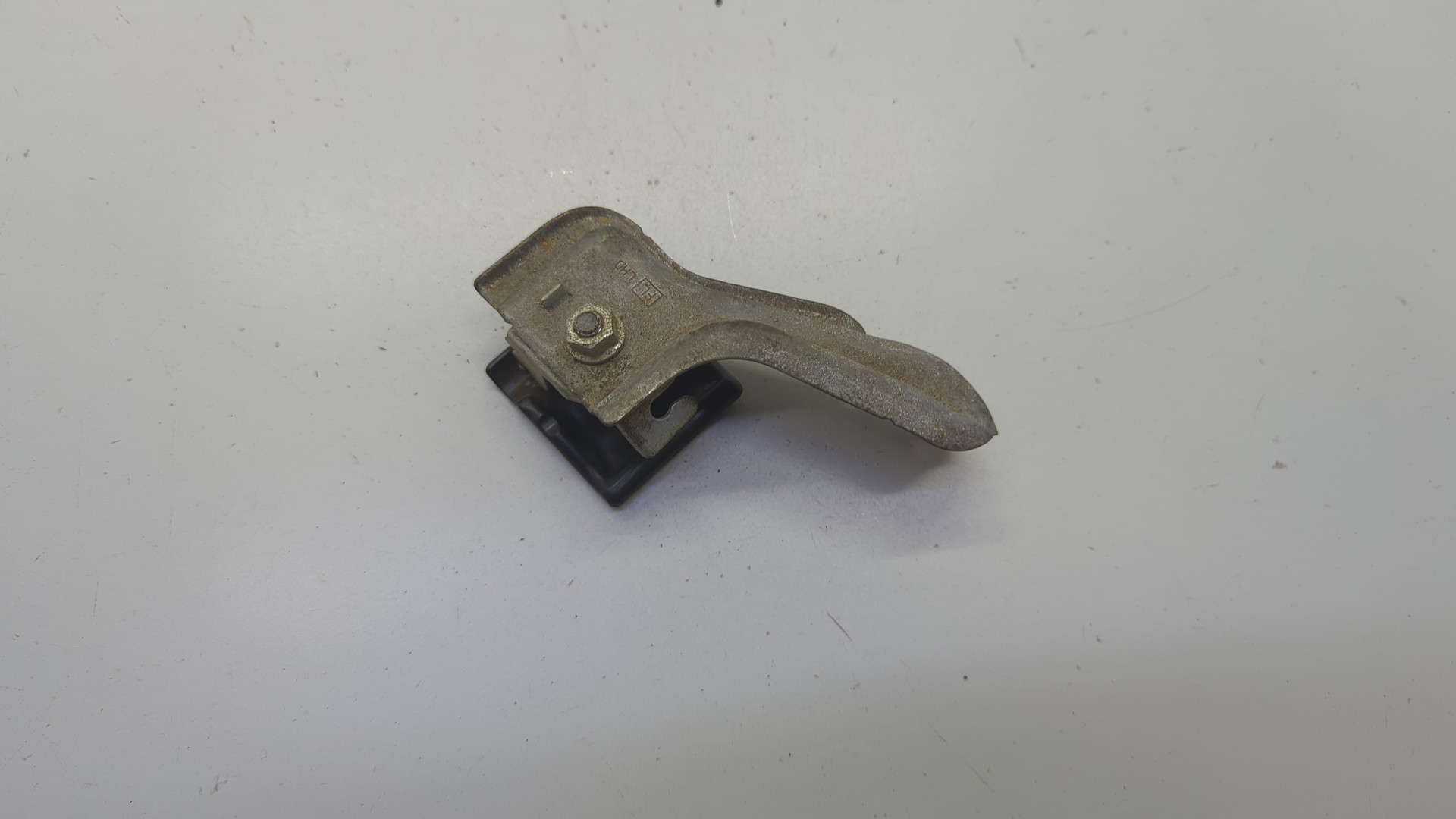 Ручка открывания капота