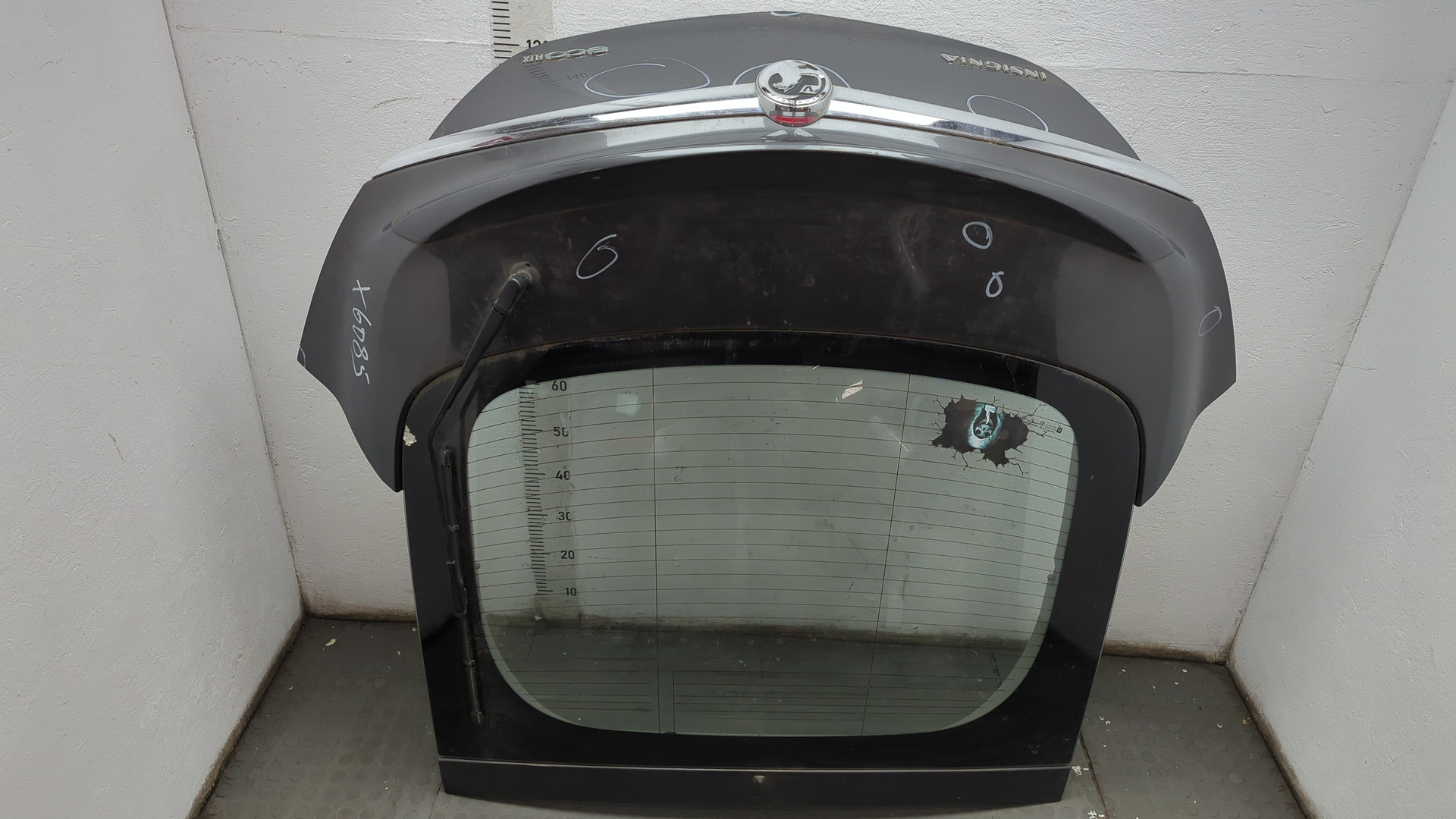 Дверь багажника