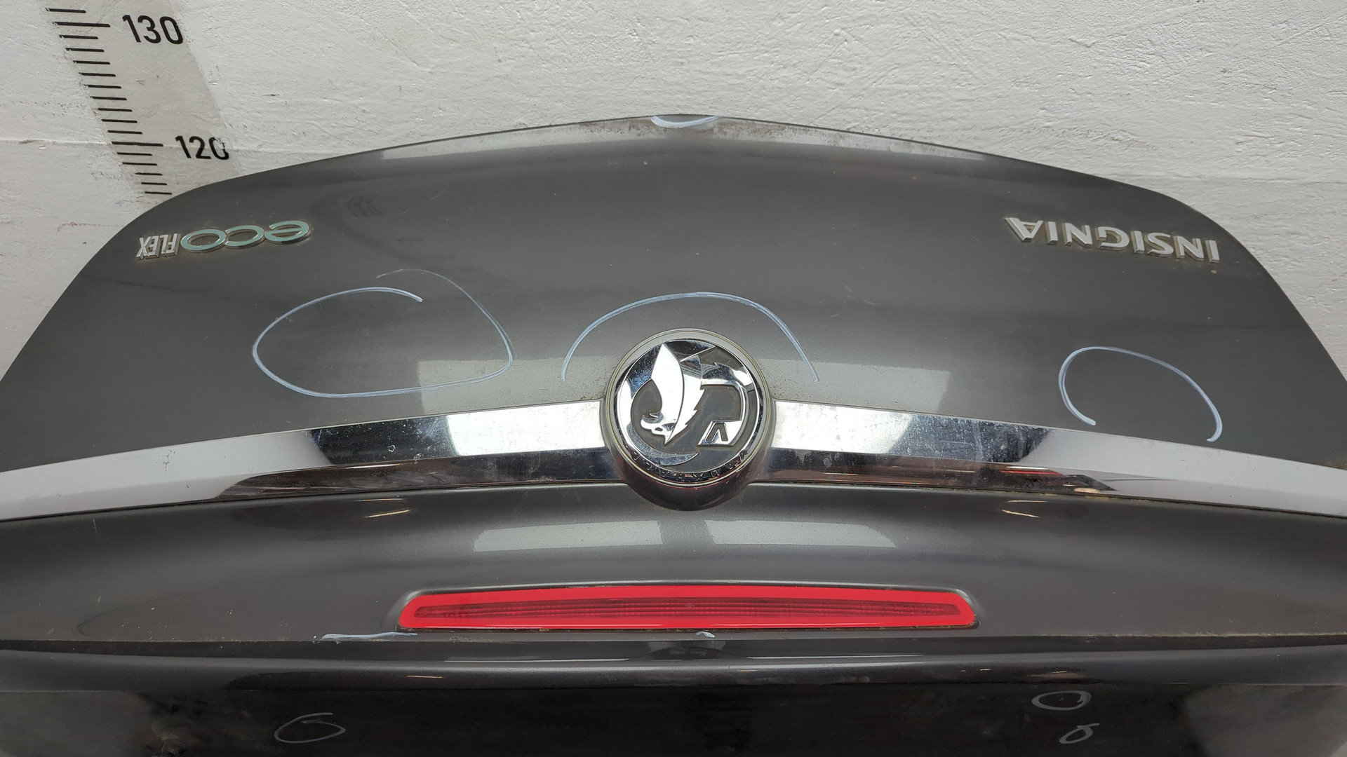 Дверь багажника