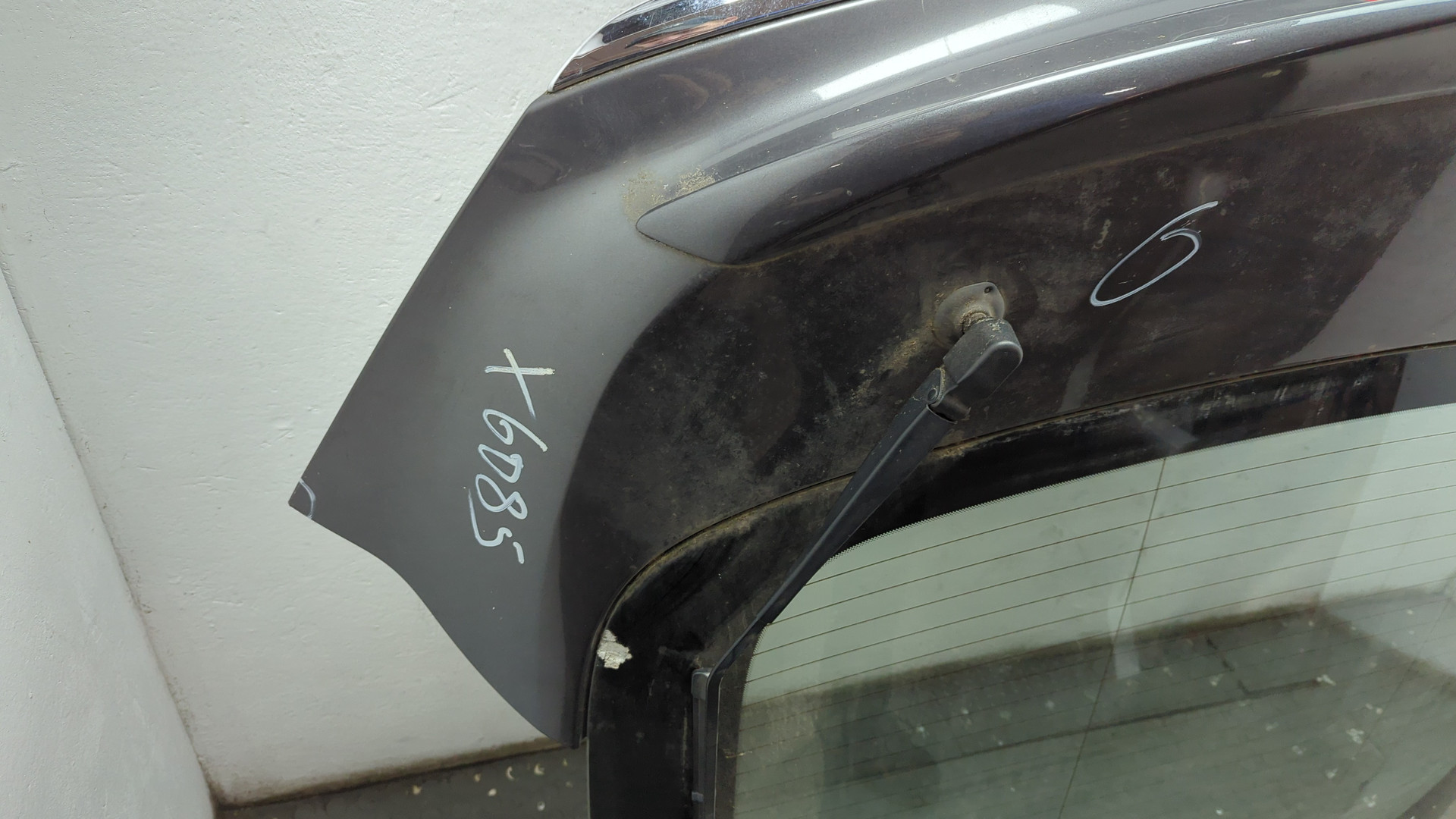 Дверь багажника