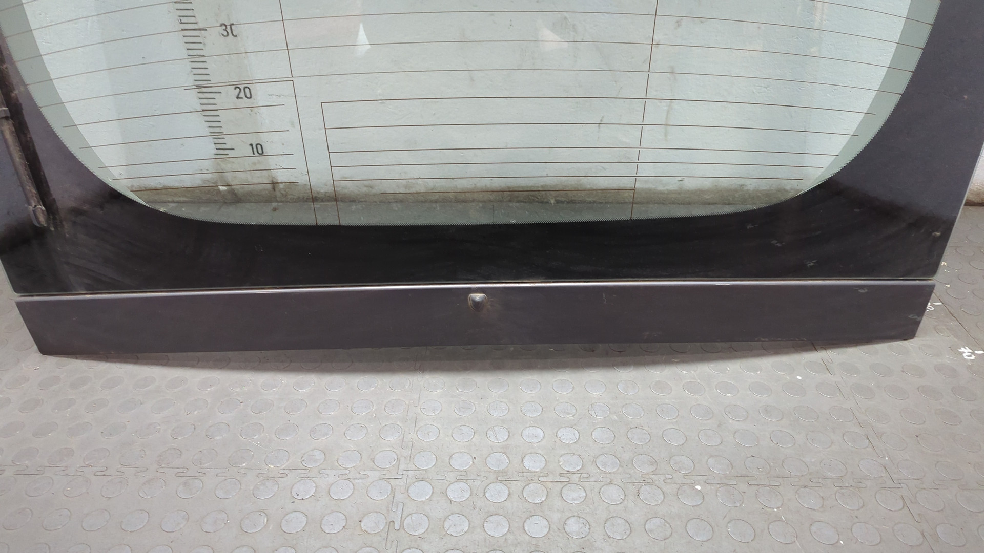 Дверь багажника