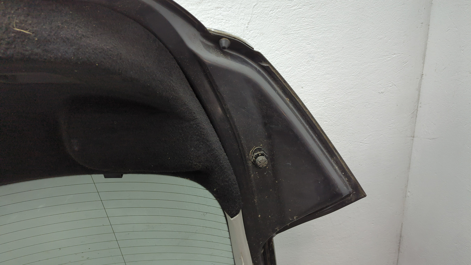 Дверь багажника