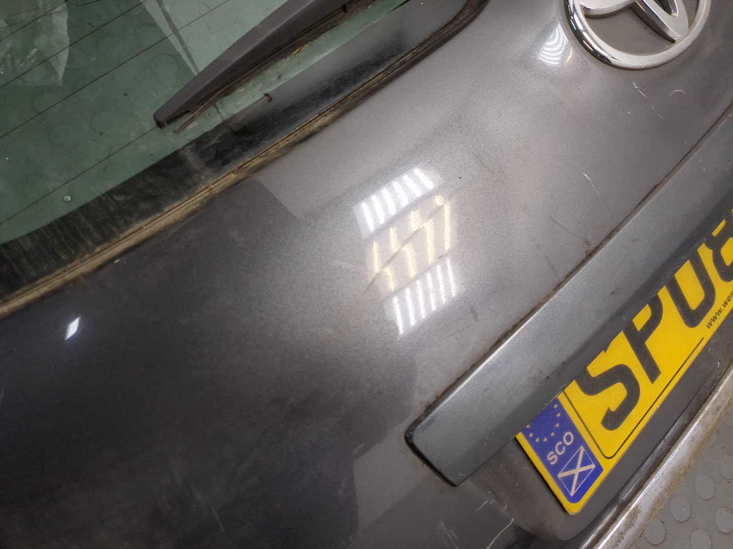 Дверь багажника