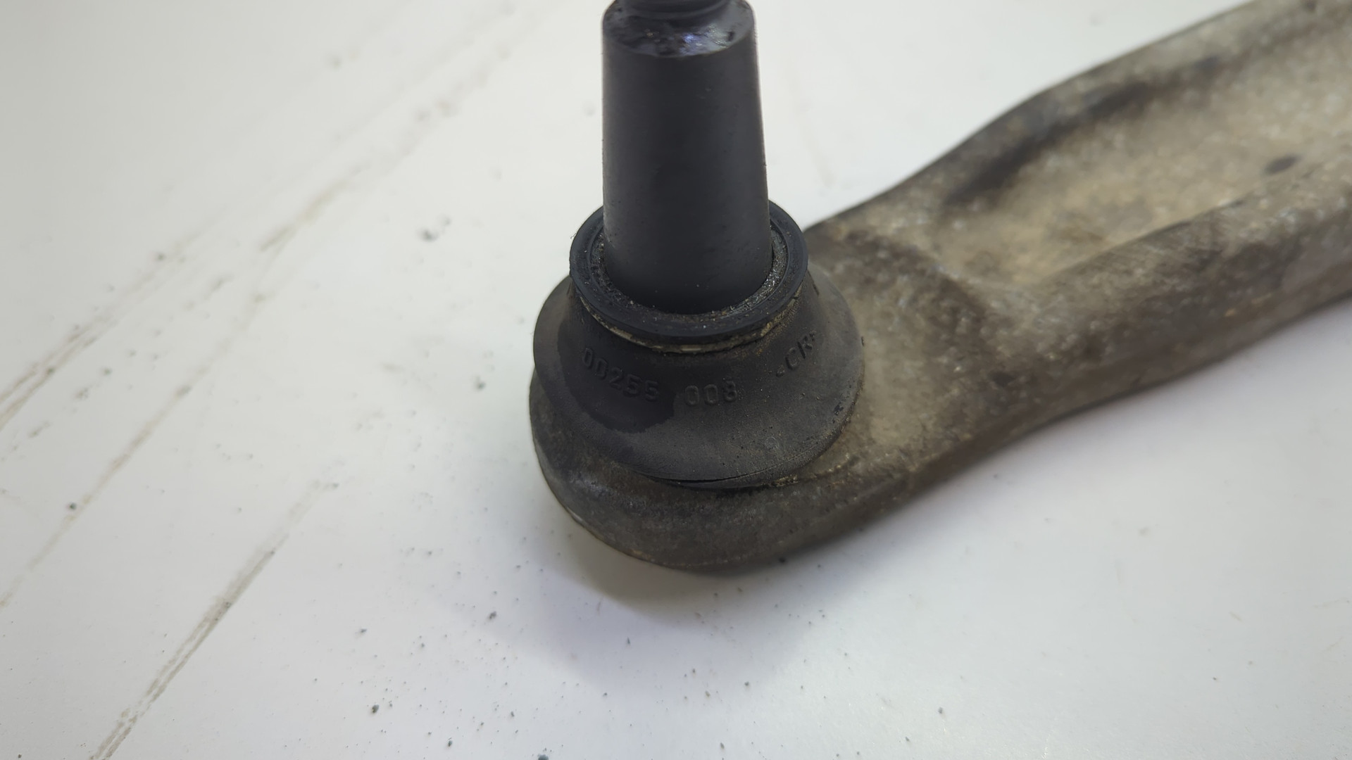 Рычаг передний левый