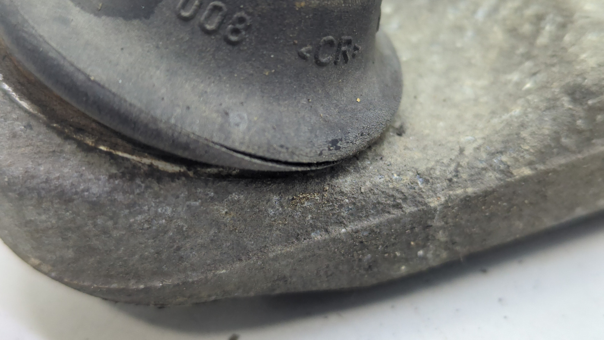 Рычаг передний левый